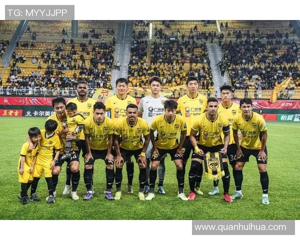 广州足球队灵活战术解析与球队发展新动向探讨